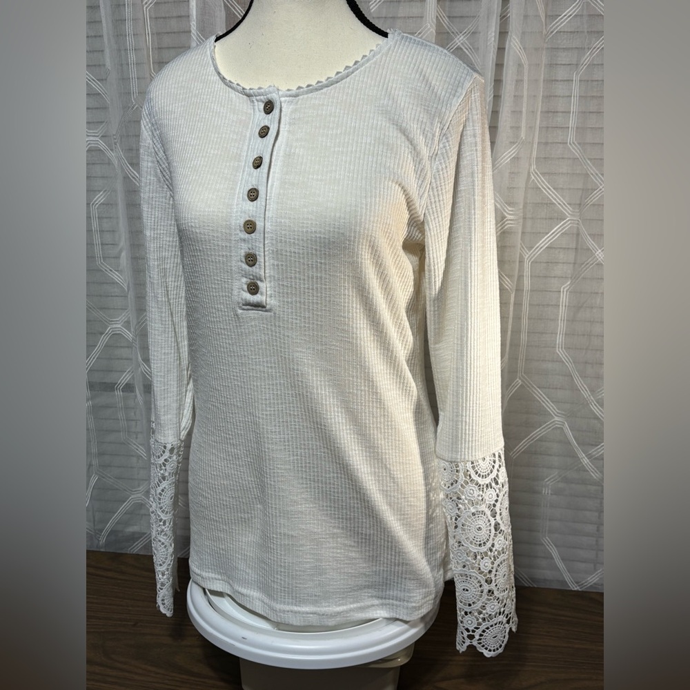 No Brand tag Size L Women's White long sleeve Lace Cuff Henley Top